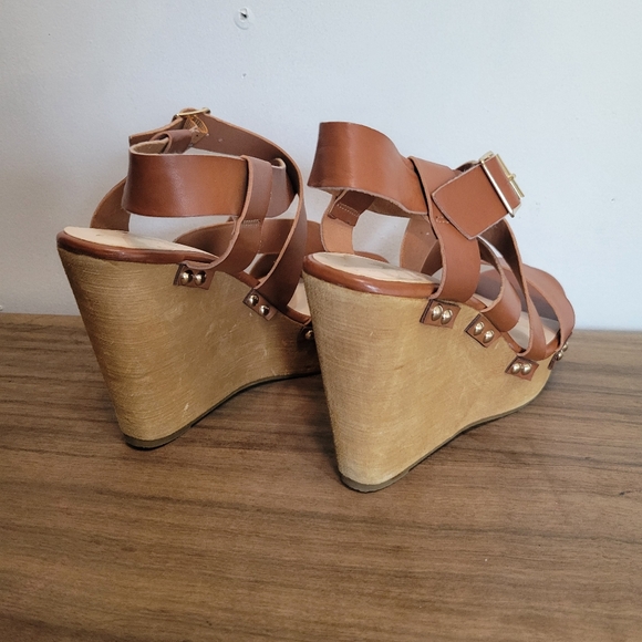 Fergalicious 8.5 brown wedges - Picture 7 of 10